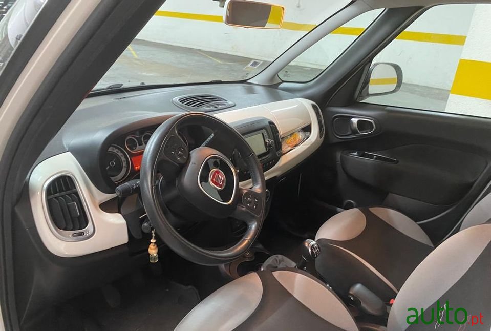 2013' Fiat 500L photo #3