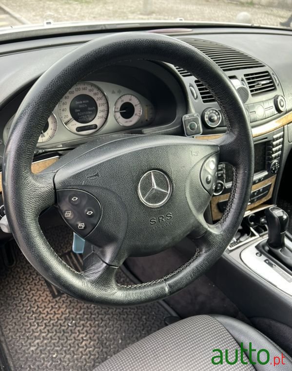 2006' Mercedes-Benz E 280 photo #6