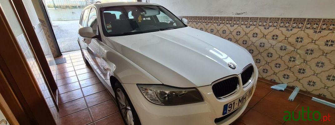 2011' BMW 318 photo #3