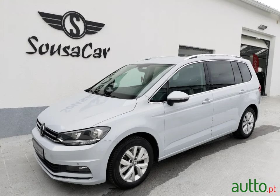 2018' Volkswagen Touran photo #1