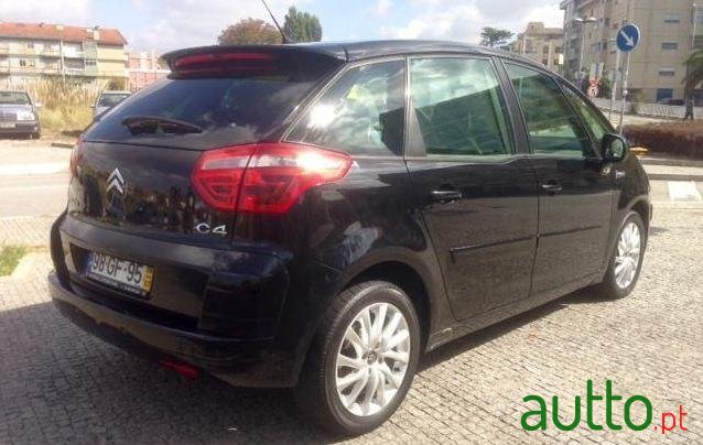2008' Citroen C4 Picasso photo #4
