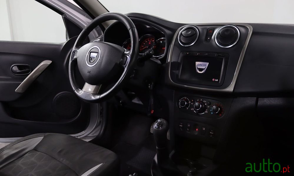 2014' Dacia Sandero Stepway photo #6