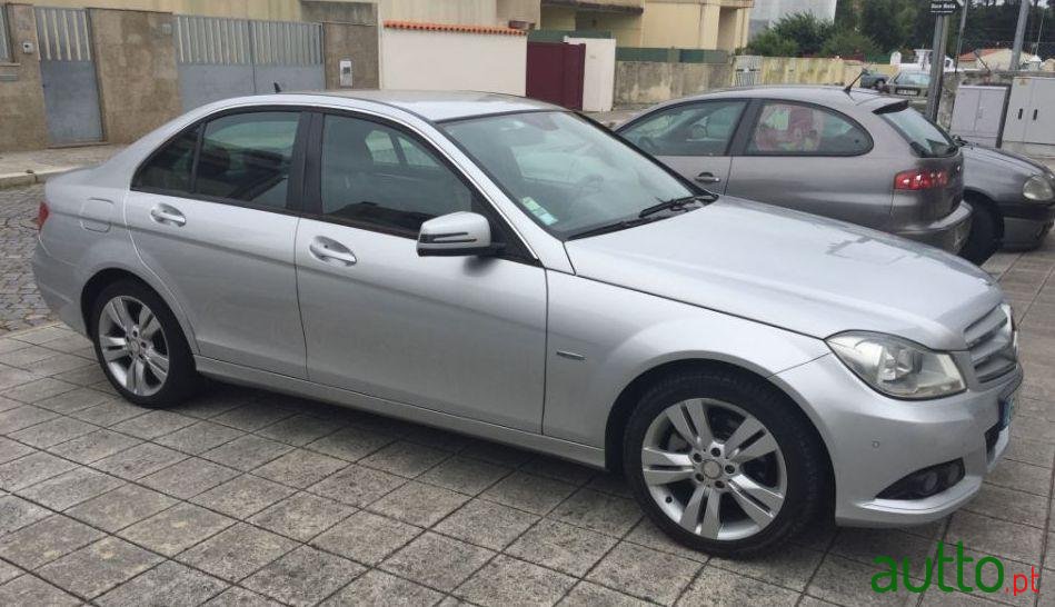 2011' Mercedes-Benz C-220 Cdi Classic Be Aut. photo #3
