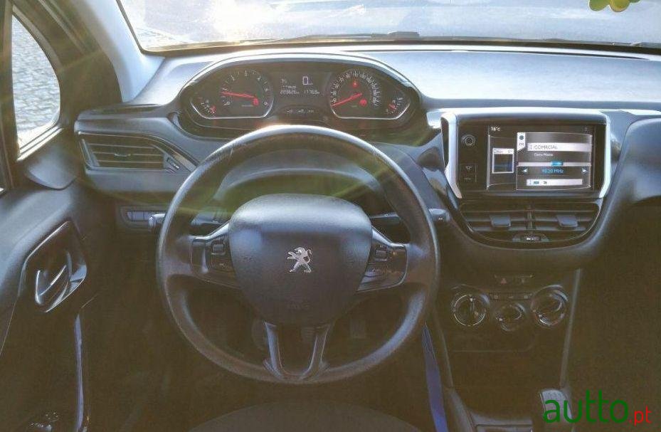 2012' Peugeot 208 photo #1