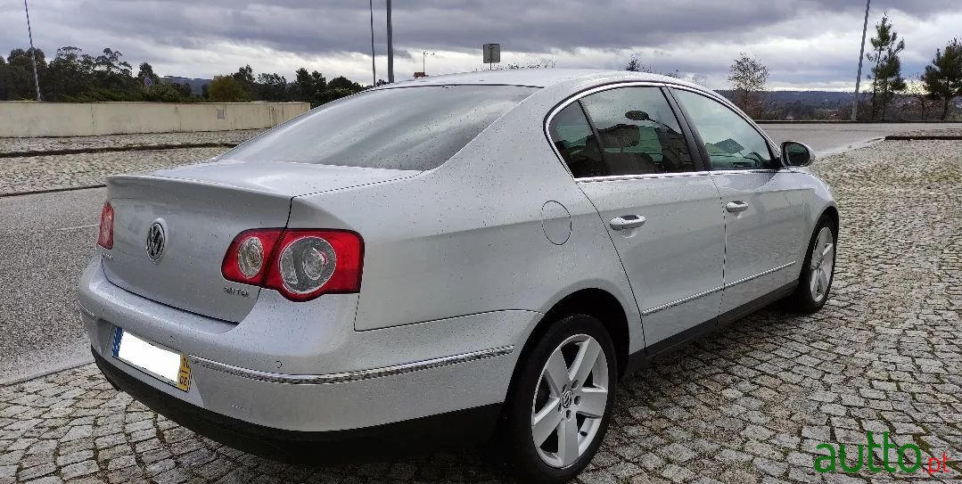 2010' Volkswagen Passat photo #2