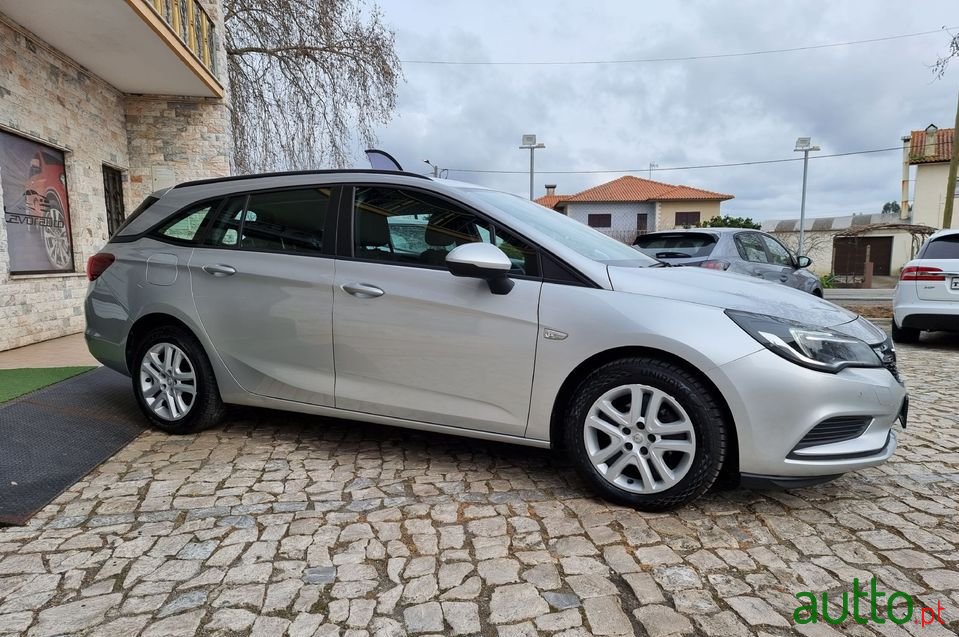 2018' Opel Astra Sports Tourer photo #5
