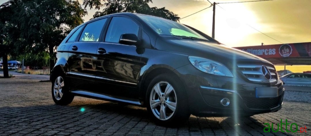 2010' Mercedes-Benz B 180 photo #1