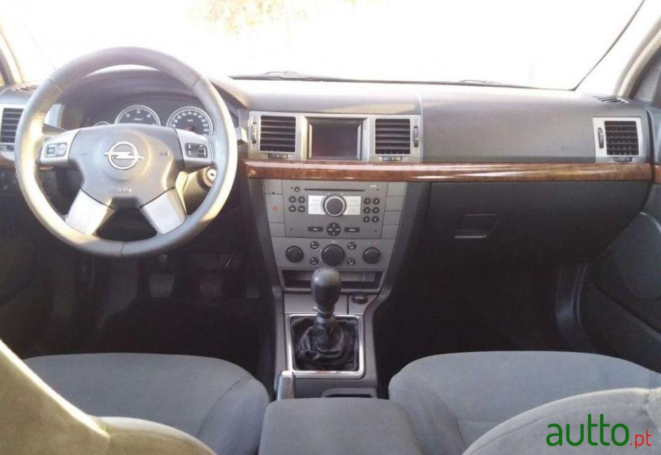 2004' Opel Vectra Caravan photo #1