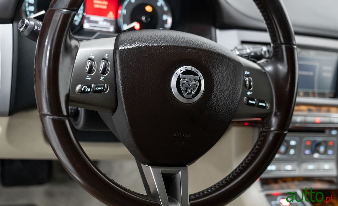 2008' Jaguar XF photo #6