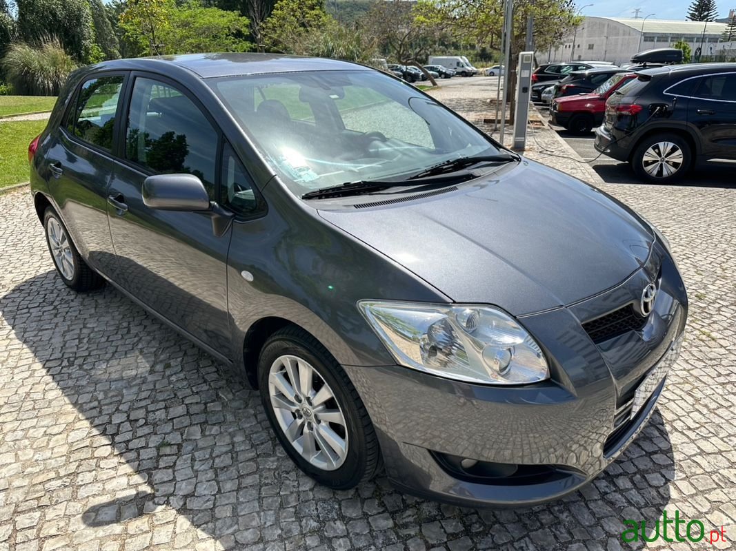 2007' Toyota Auris photo #5