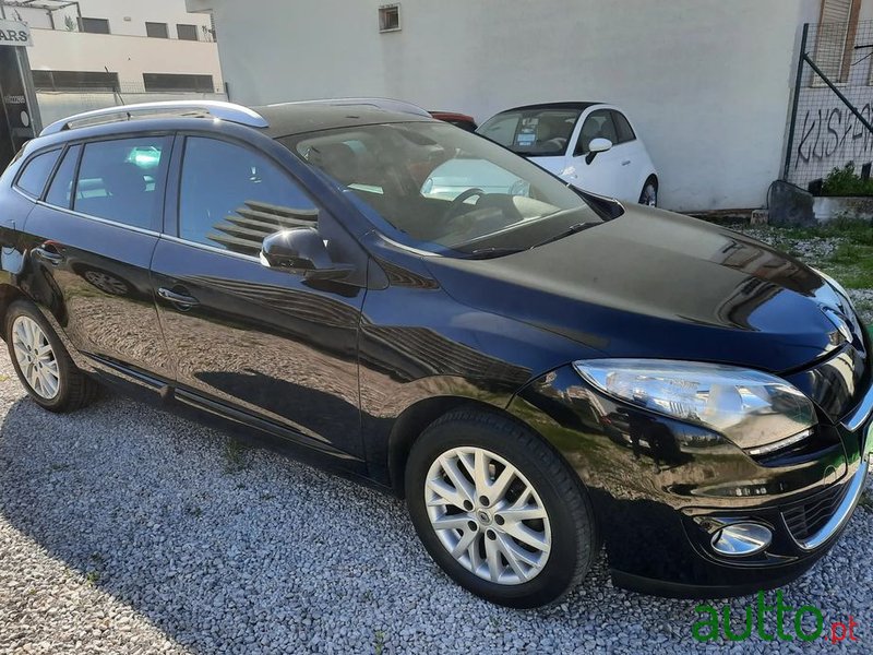 2012' Renault Megane Sport Tourer photo #3