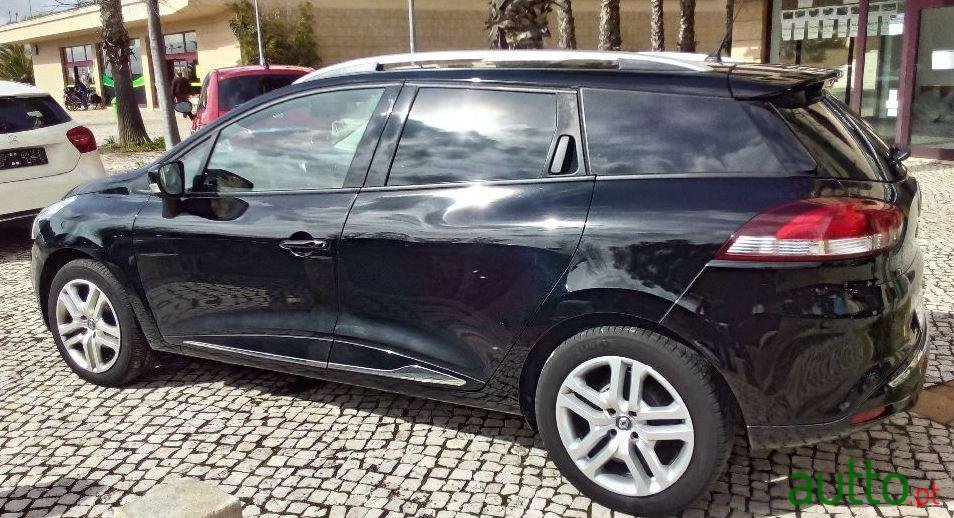 2017' Renault Clio Sport Tourer photo #2