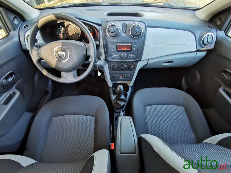 2013' Dacia Sandero photo #5