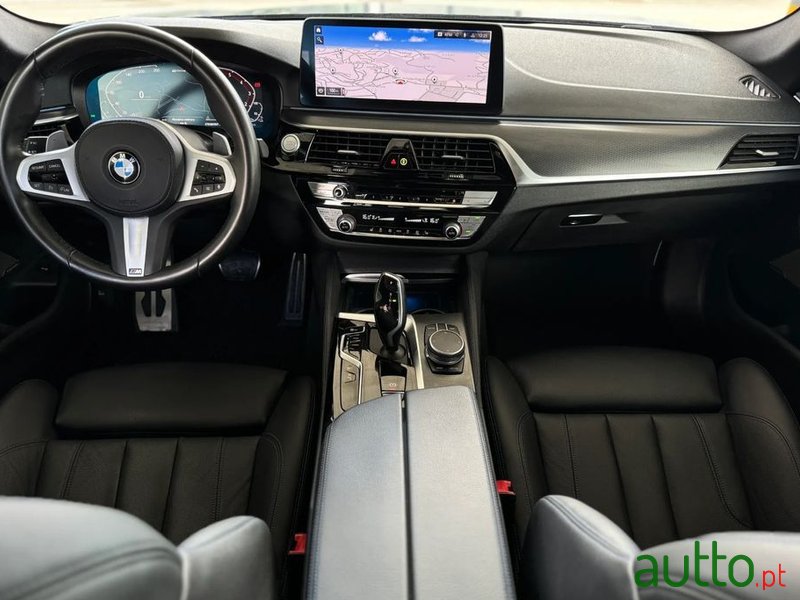 2020' BMW 530 E Pack M photo #6