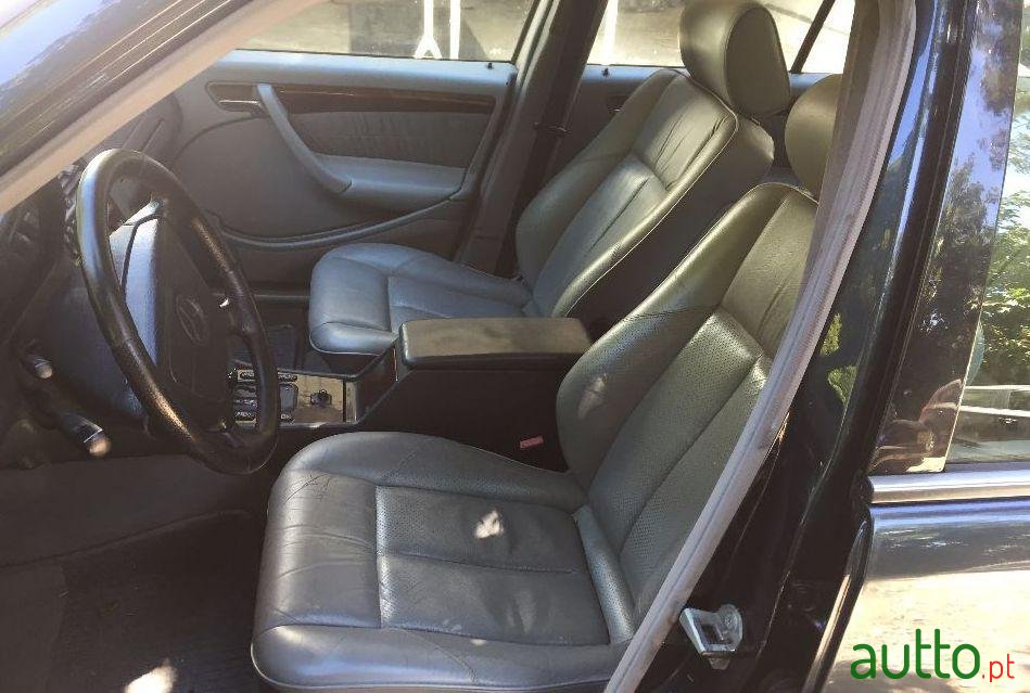 1998' Mercedes-Benz C-250 photo #2