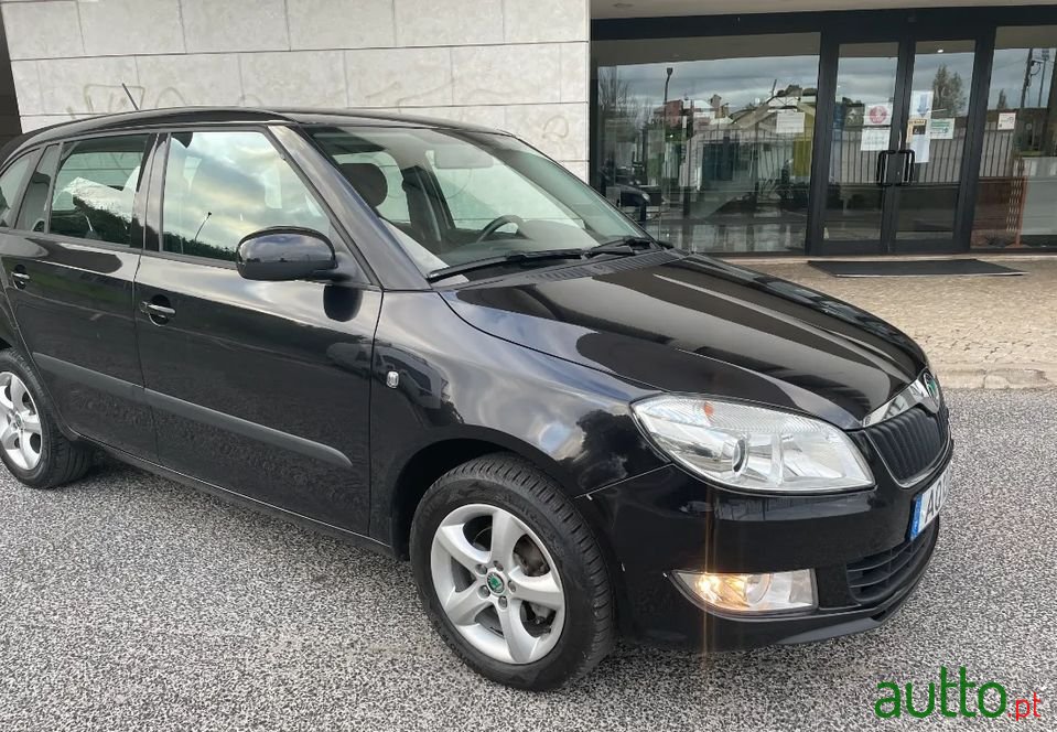 2012' Skoda Fabia Break photo #3