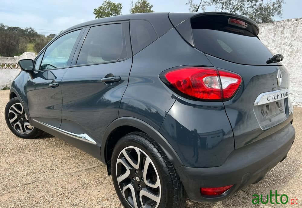 2015' Renault Captur photo #1