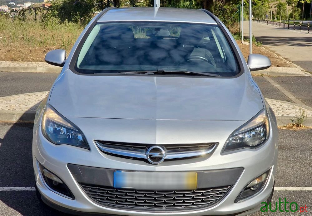 2012' Opel Astra Sports Tourer photo #2