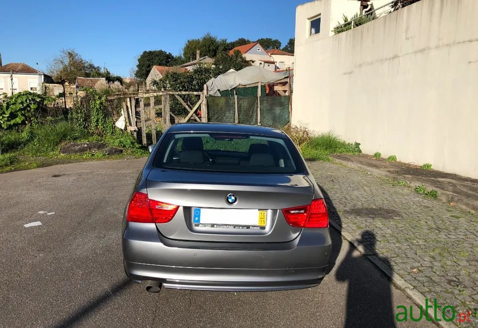 2010' BMW 318 photo #4