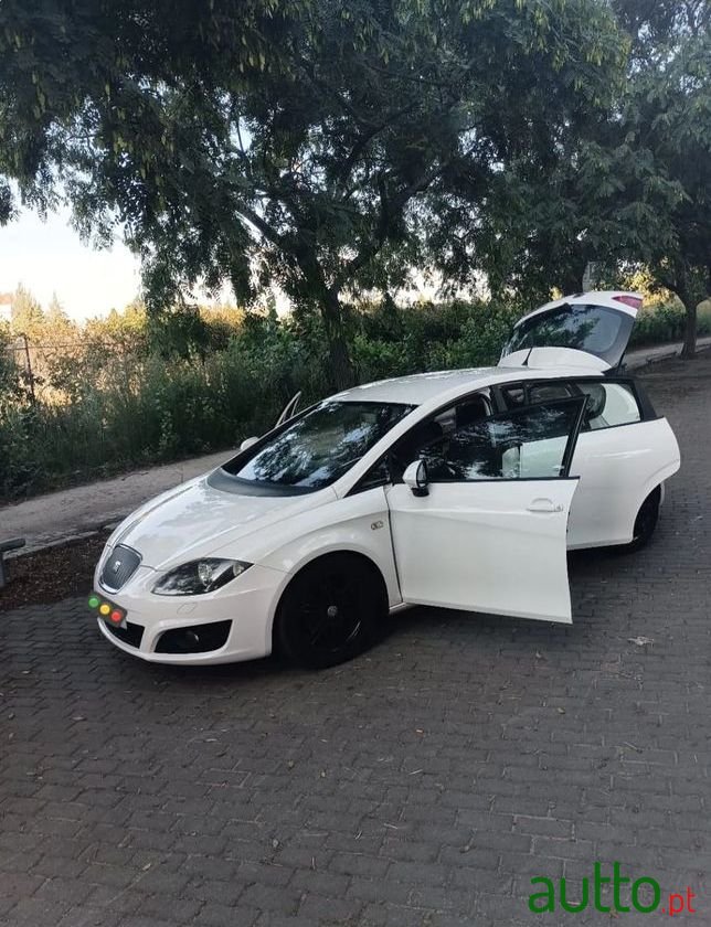 2010' SEAT Leon photo #1