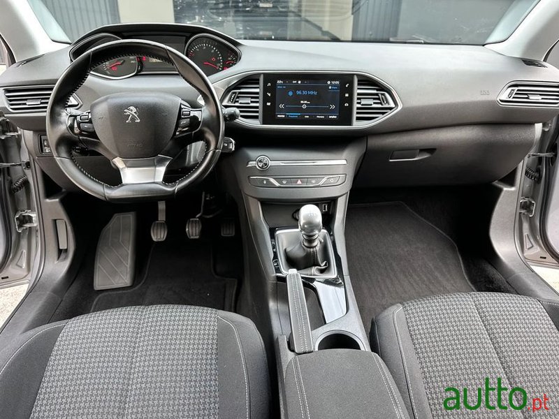 2019' Peugeot 308 1.5 Bluehdi Style photo #4
