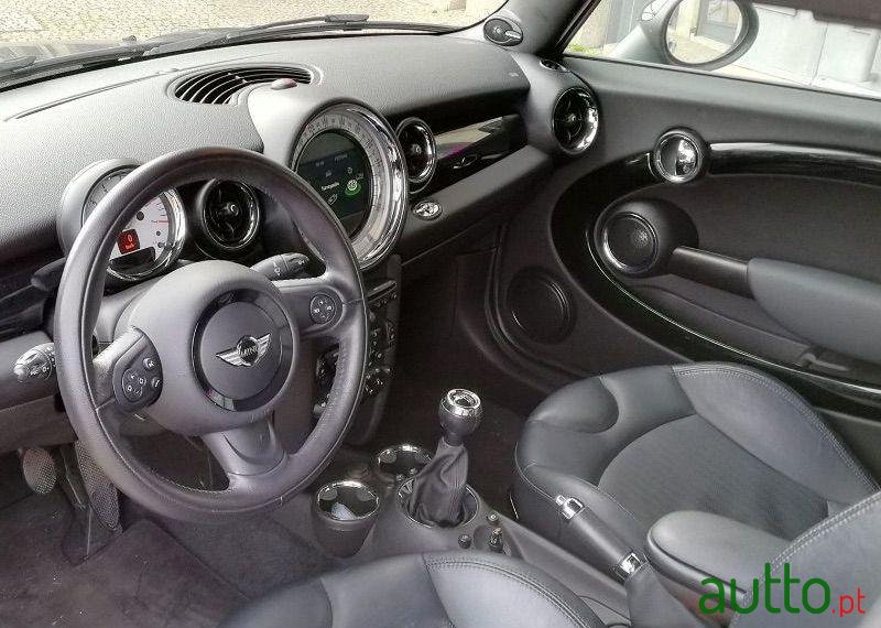 2012' MINI Cabrio Cooper D photo #1