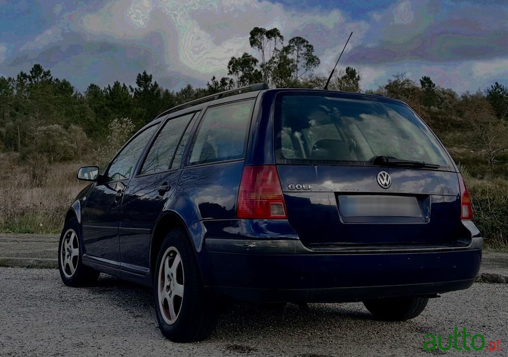 2001' Volkswagen Golf photo #5