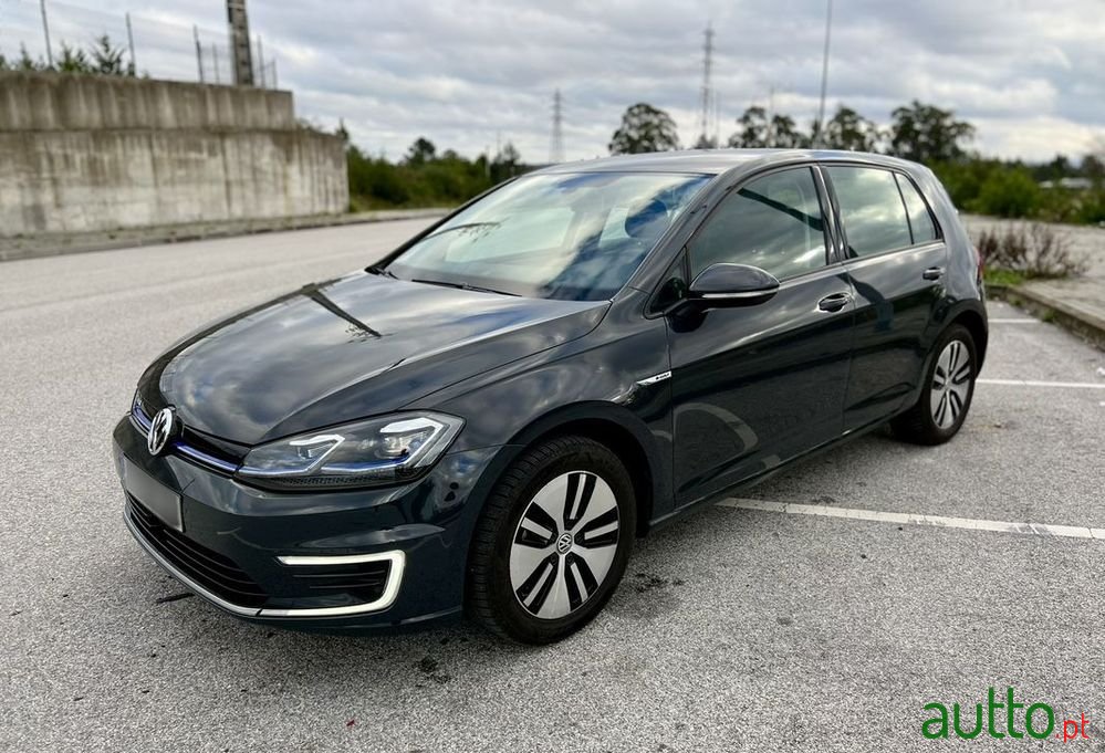 2019' Volkswagen Golf E-Golf photo #1