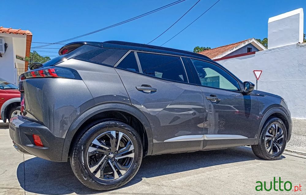 2023' Peugeot 2008 photo #6