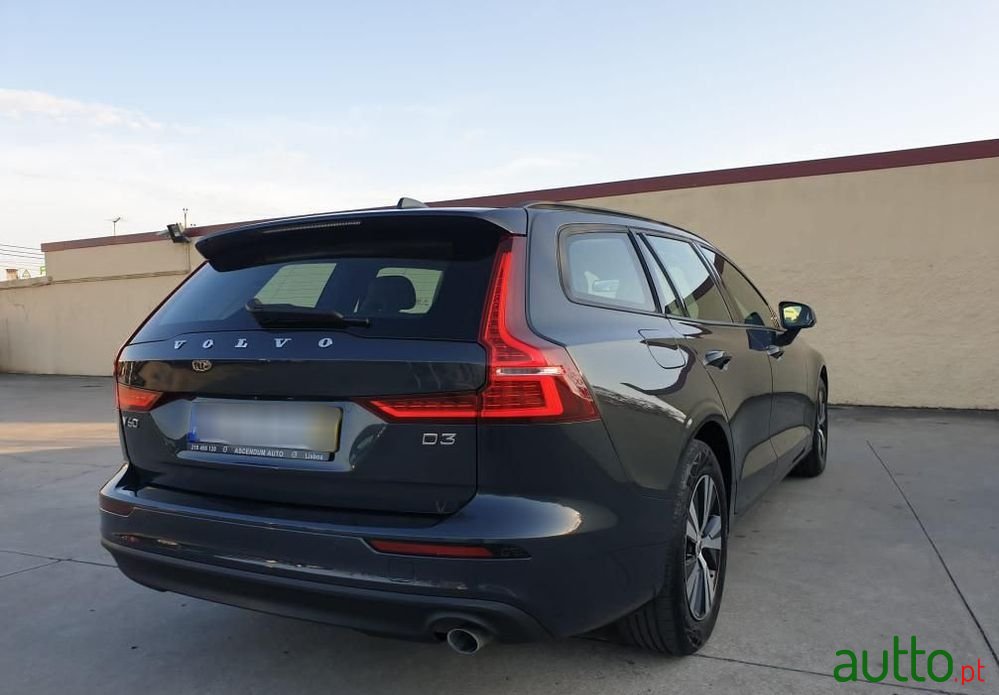 2019' Volvo V60 photo #4