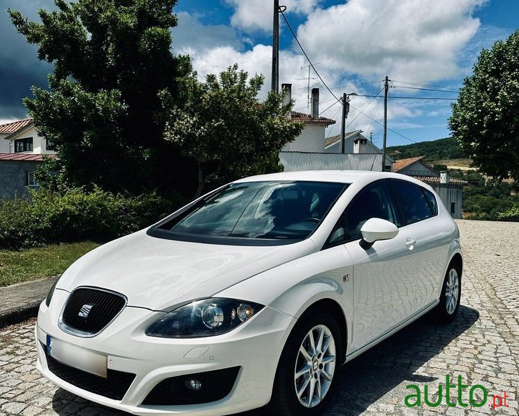 2009' SEAT Leon photo #1