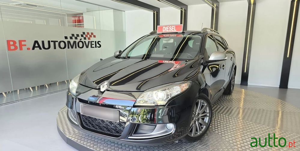 2011' Renault Mégane Sport Tourer photo #1