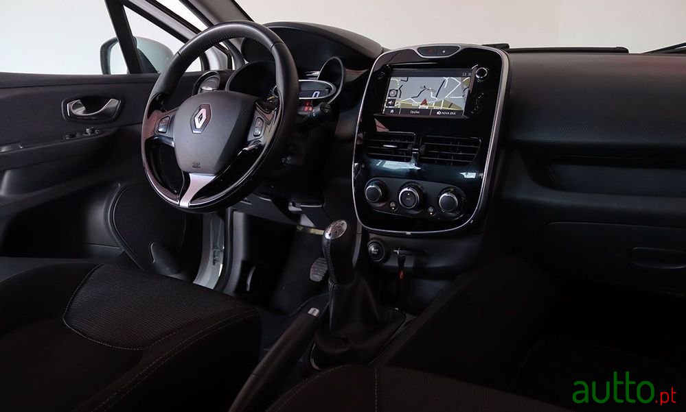 2015' Renault Clio photo #6