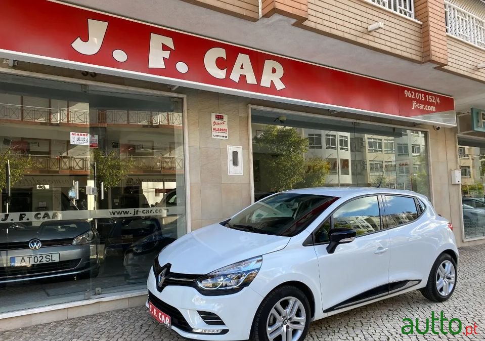 2019' Renault Clio photo #1