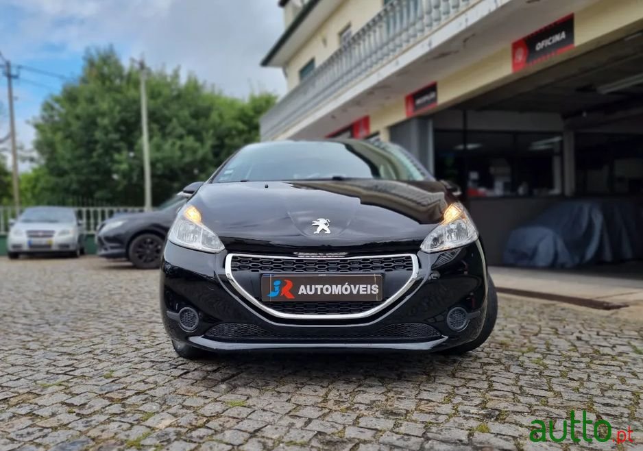 2013' Peugeot 208 photo #2