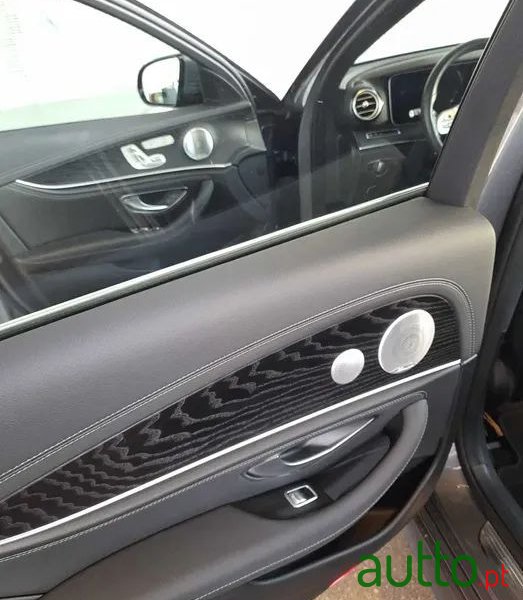 2019' Mercedes-Benz Classe E De Amg Line photo #5