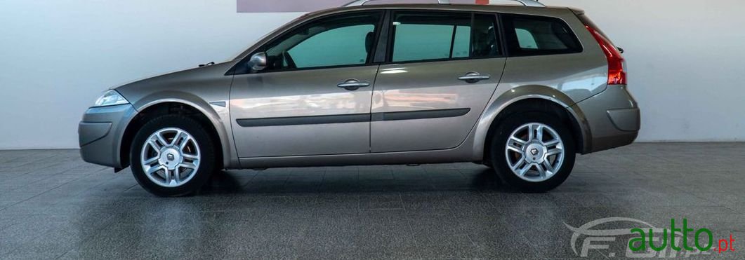 2008' Renault Megane Break photo #2