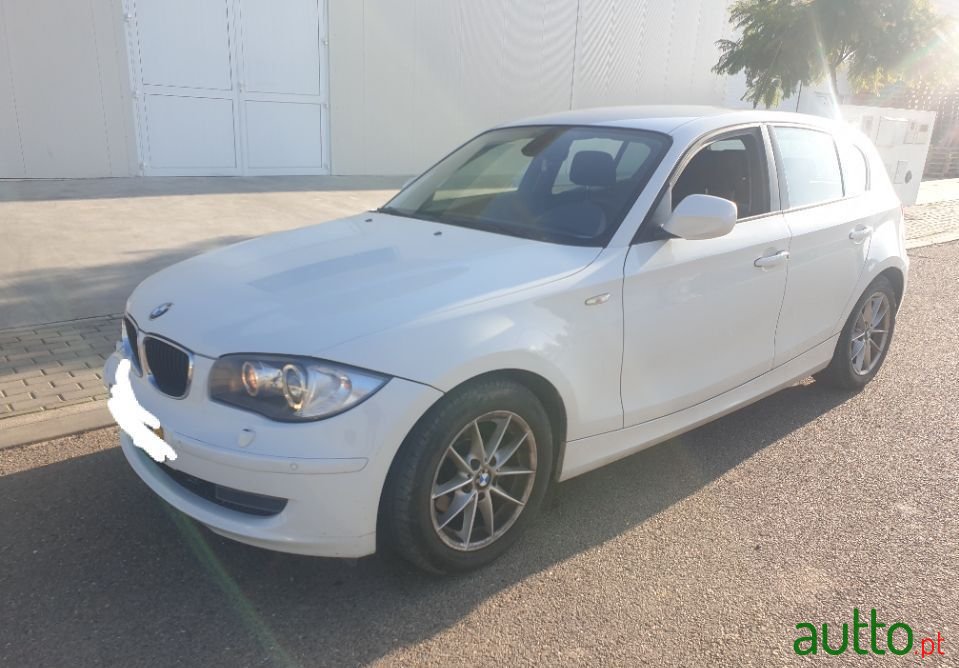 2011' BMW 118 photo #4