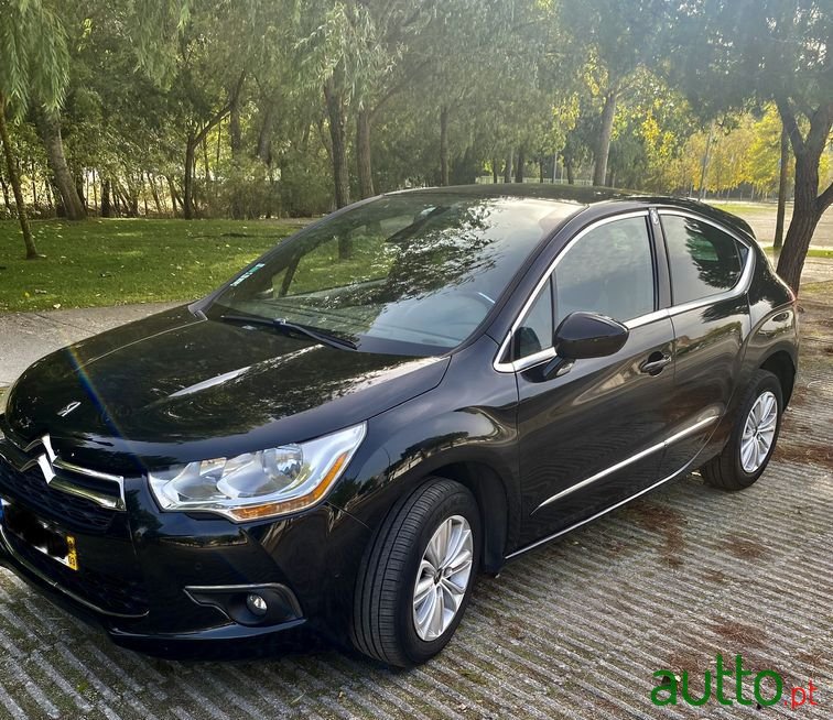 2013' Citroen DS4 photo #6