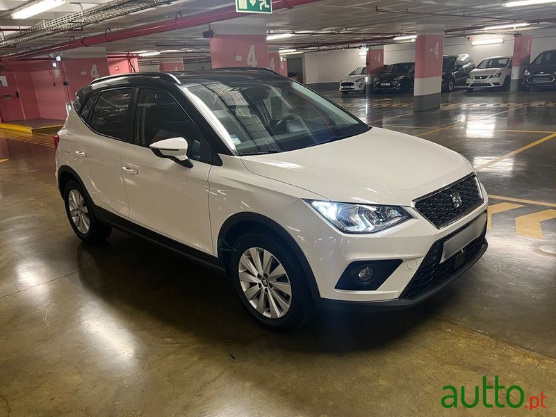 2020' SEAT Arona 1.0 Tsi Style photo #3