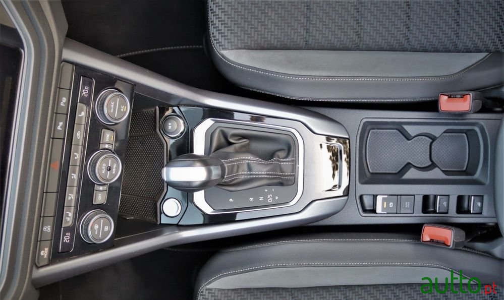 2020' Volkswagen T-Roc Cabrio photo #5