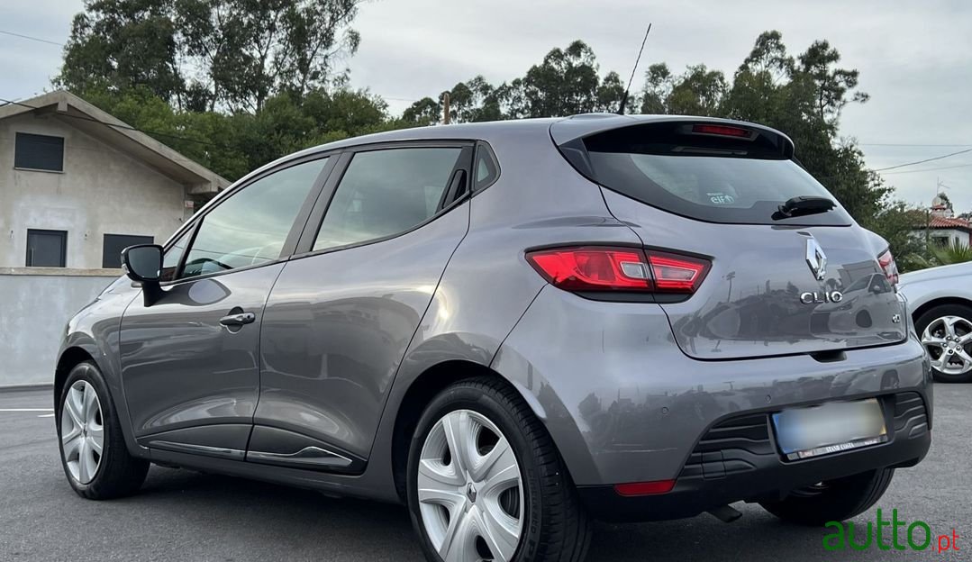 2015' Renault Clio photo #3