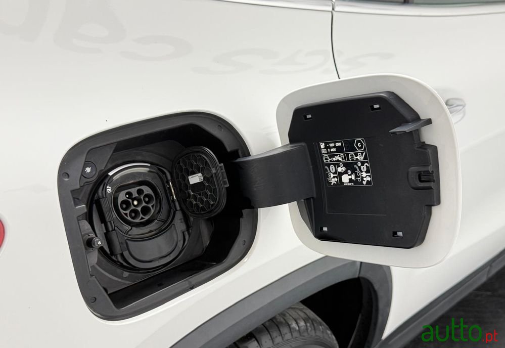 2021' Mercedes-Benz Classe Gla E Style photo #6