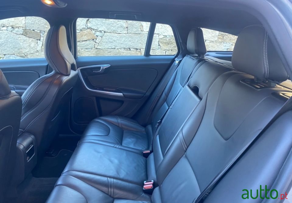 2015' Volvo V60 photo #5