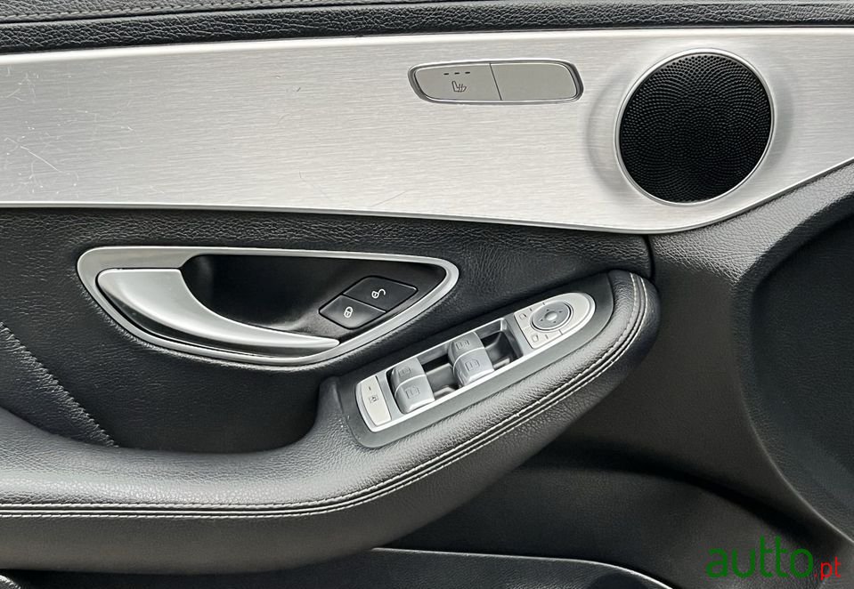 2015' Mercedes-Benz C-200 photo #4