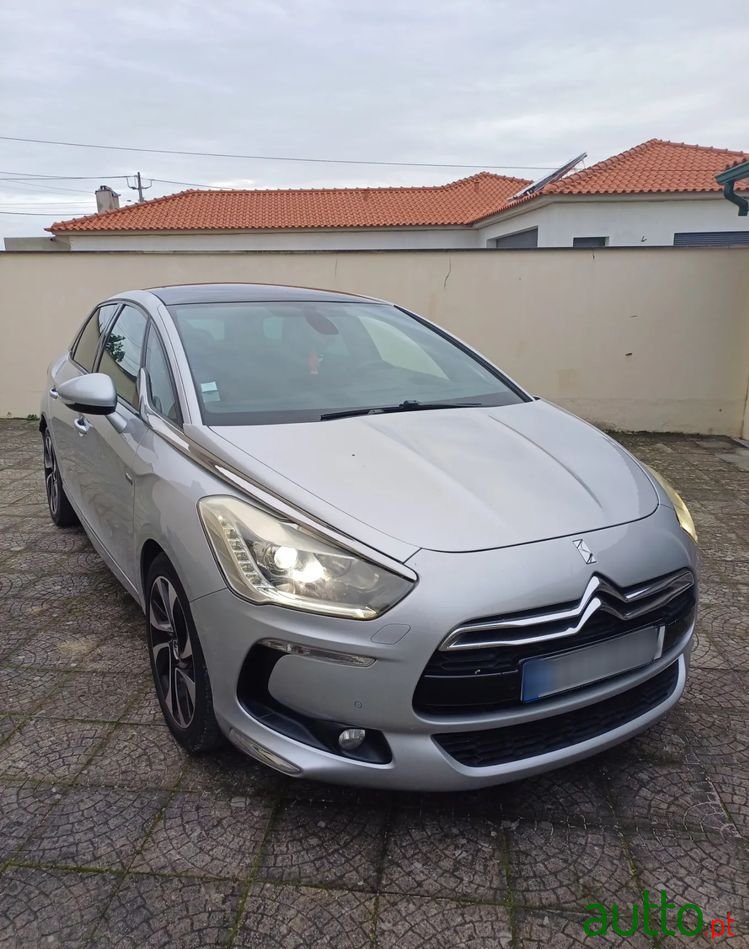 2012' Citroen DS5 photo #3