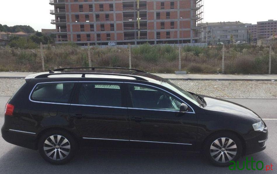 2009' Volkswagen Passat Variant photo #1