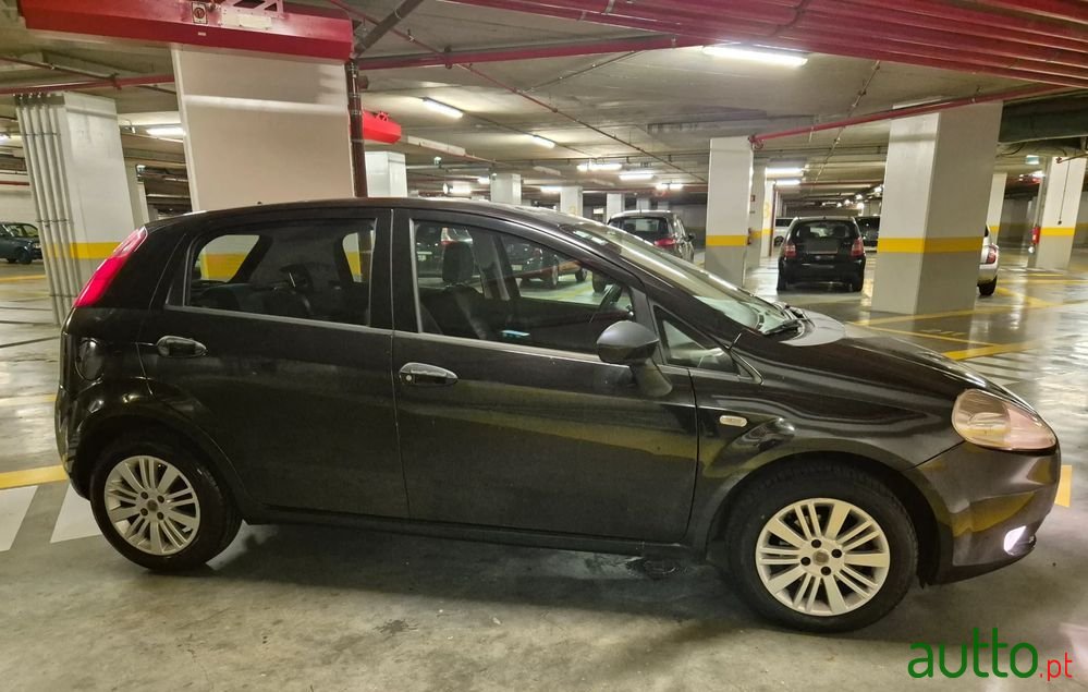 2009' Fiat Grande Punto photo #2