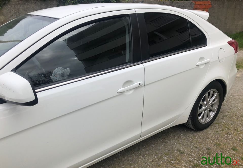 2010' Mitsubishi Lancer Sportback photo #1