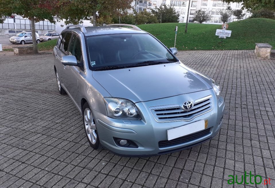 2007' Toyota Avensis Sw photo #2